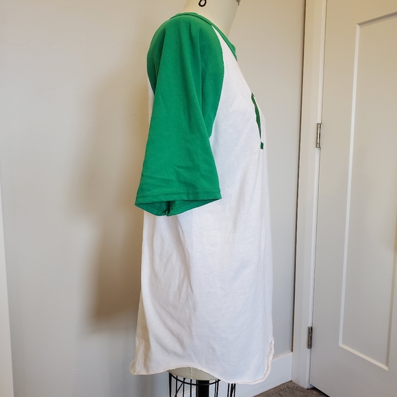 Custom made 001 shirt. Green and white with raglan short sleeves. Large unisex - Picture 2 of 12